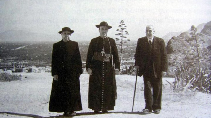 Don José, junto al Obispo de Cartagena, visita las obras del Santuario (RegMurcia.com)