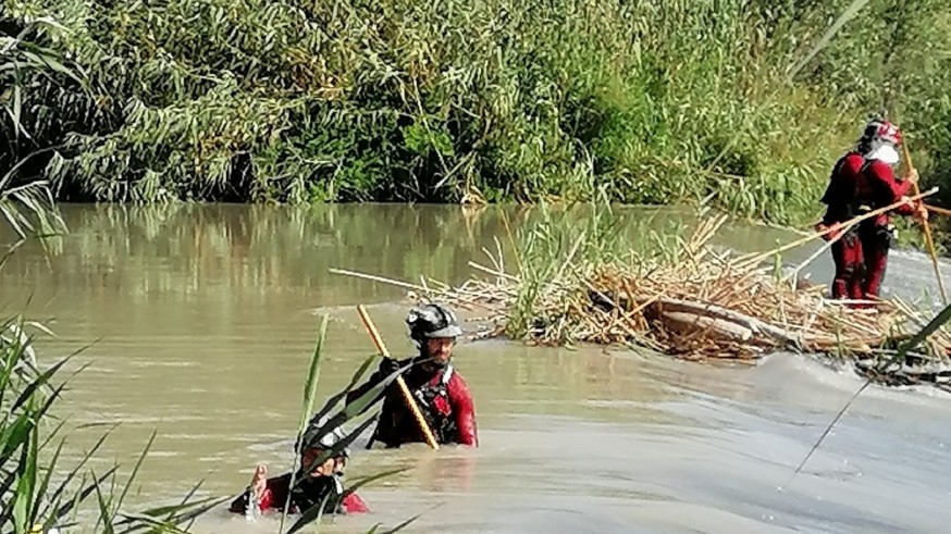 Buscan a un hombre desaparecido mientras se bañaba en la playa fluvial del río Segura en Archena