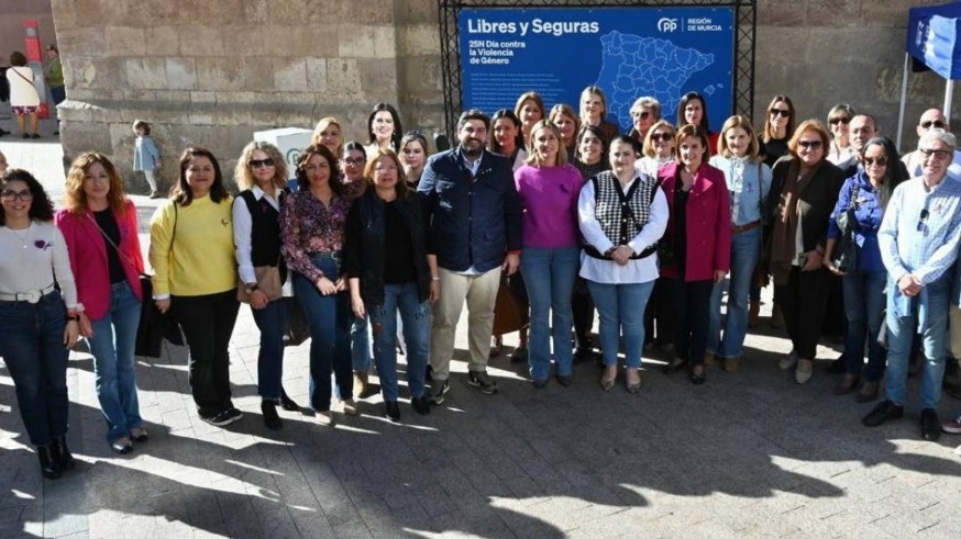 López Miras pide combatir la violencia de género sin muros ideológicos