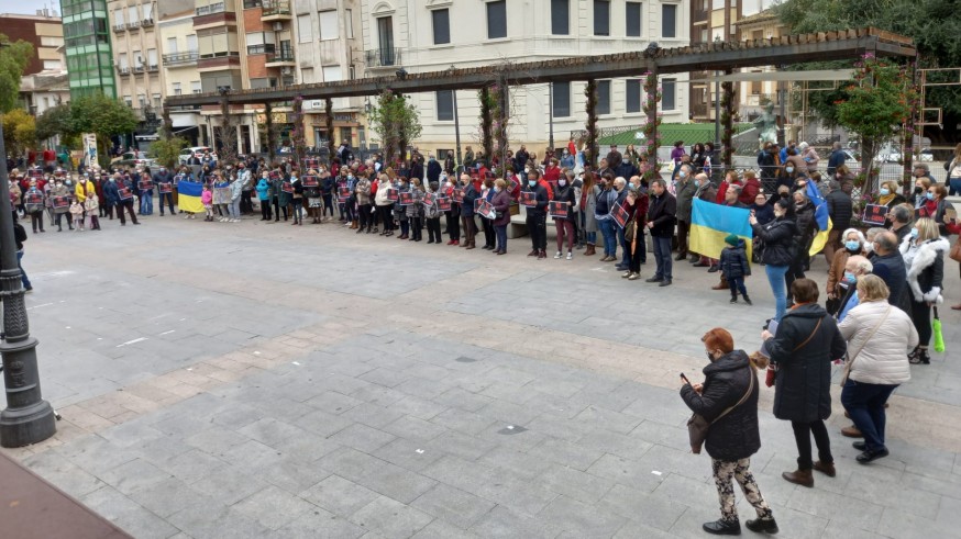Concentración masiva en Cieza contra la guerra en Ucrania