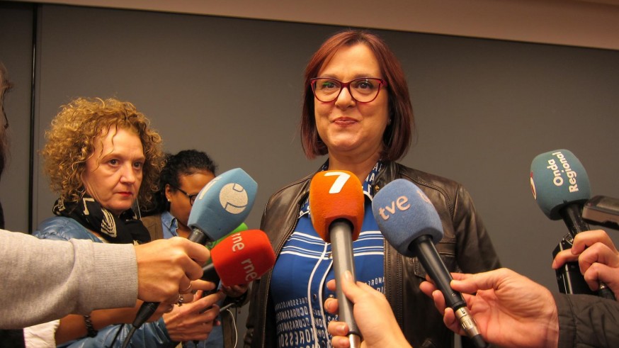 Isabel Franco atiende a los medios de comunicación