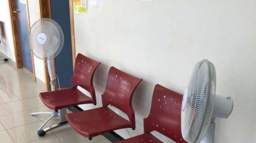 Ventiladores en centro de salud de Santiago de la Ribera