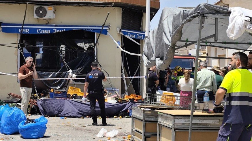 Especialistas en incendios de Valencia investigan la explosión del bar de Lo Pagán 