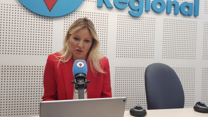 Ana Martínez Vidal en los estudios de Onda Regional. FOTO DE ARCHIVO