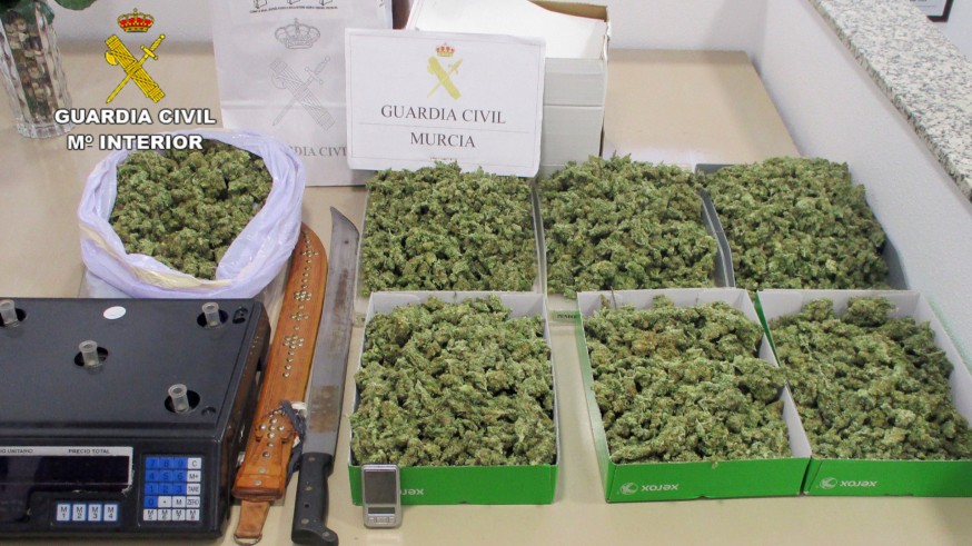 La Guardia Civil desmantela en San Javier tres puntos de venta de drogas