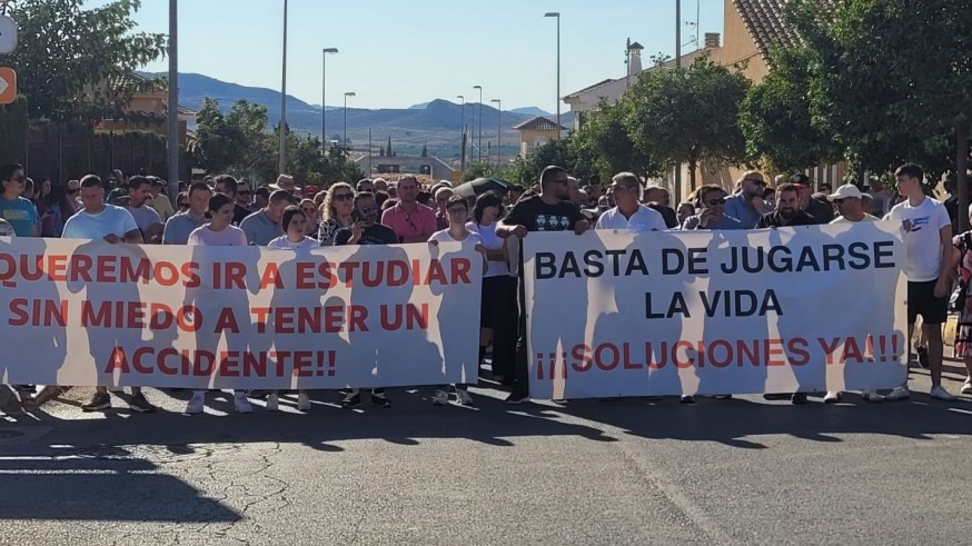 Los vecinos de Almendricos piden que el Ayuntamiento les arregle la carretera RM-D7