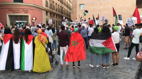 Cientos de personas gritan "¡Palestina libertad!" en Murcia