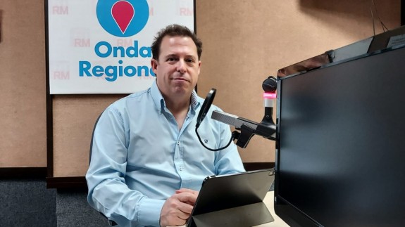 Antonio Rentero en los estudios de Onda Regional 