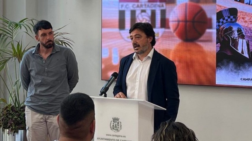 David Ayala: "Con Roberto Blanco queremos un proyecto de entrenador a largo plazo"