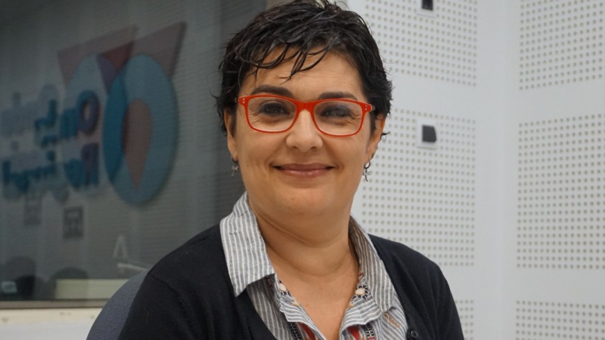 Clara Alarcón en los estudios de Onda Regional en Murcia