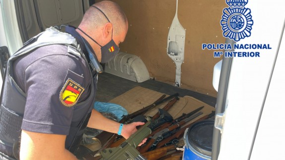 La Policía Nacional interviene más de 60 armas de fuego en un domicilio de Murcia
