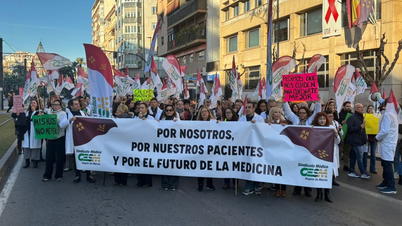 Los médicos cortan Ronda de Levante en el primer día de huelga