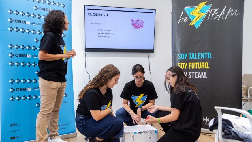 Murcia impulsa un nuevo programa para acercar a las alumnas a las profesiones científicas