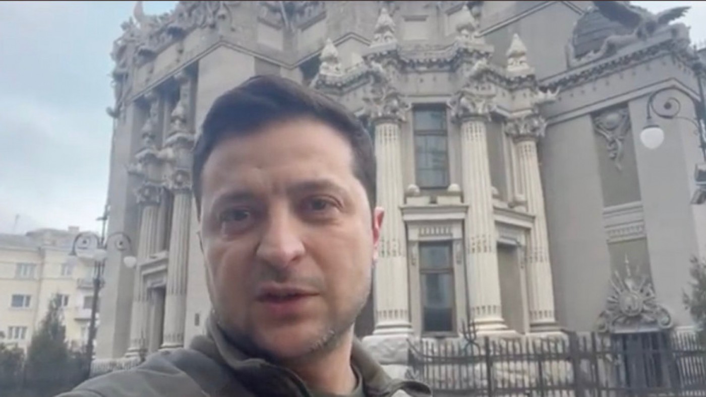 Zelenski niega haber capitulado y que haya ordenado al Ejército deponer las armas
