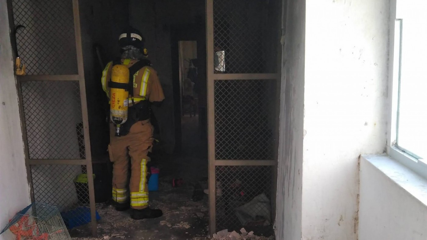 Dos personas intoxicadas por inhalación de humo en un incendio de vivienda en Cieza