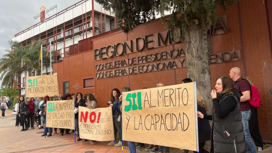 Personal de administración y servicios de la CARM piden que no desaparezca el orden de méritos de la bolsa de trabajo