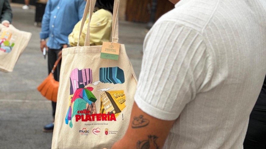 Las compras en los comercios del centro de Murcia serán premiadas con diseños exclusivos de Eloy González