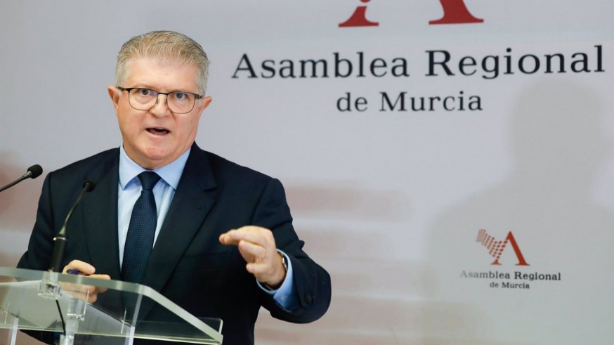 Vox llama "banda mafiosa" al PSOE y la oposición abandona el pleno