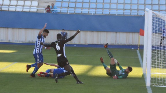 Imagen del que puede ser el último derbi Lorca FC-Lorca Deportiva. Foto: Diego Pérez Terrones