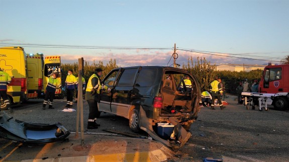 Un fallecido y 6 heridos tras el choque entre dos furgonetas en la carretera de Santomera a Abanilla