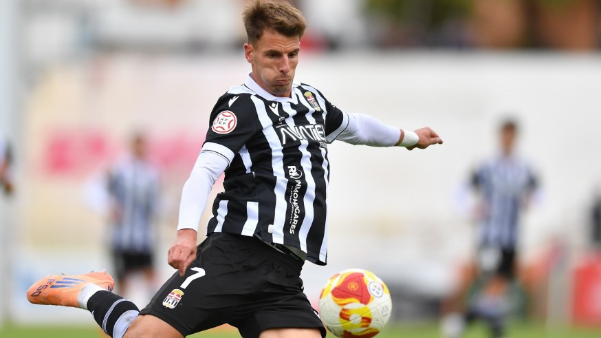 El Cartagena remonta al Teruel y vuelve a sonreír (1-2)