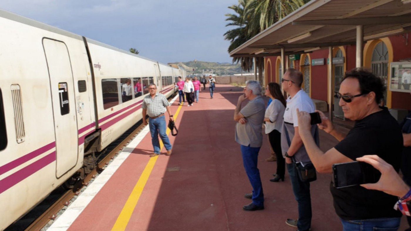 Parada del Alvia en Cieza. CLAUDIO CABALLERO