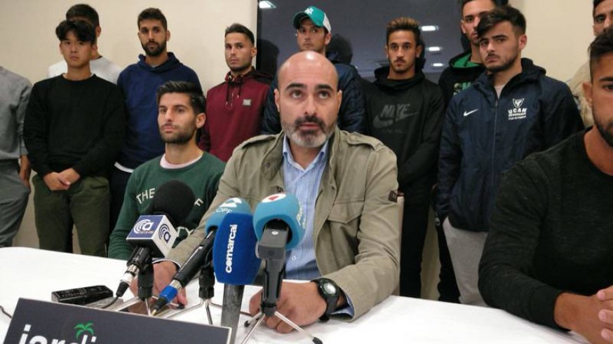 Tato se va del Lorca FC arropado por la plantilla