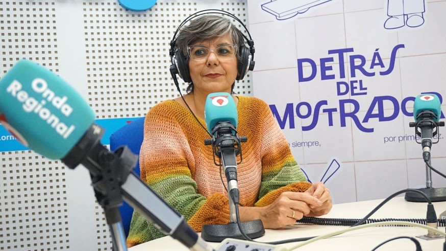 Detrás del mostrador. Hoy nos visita Encarna Risueño, propietaria de la mercería Complementos Risueño, de Mula