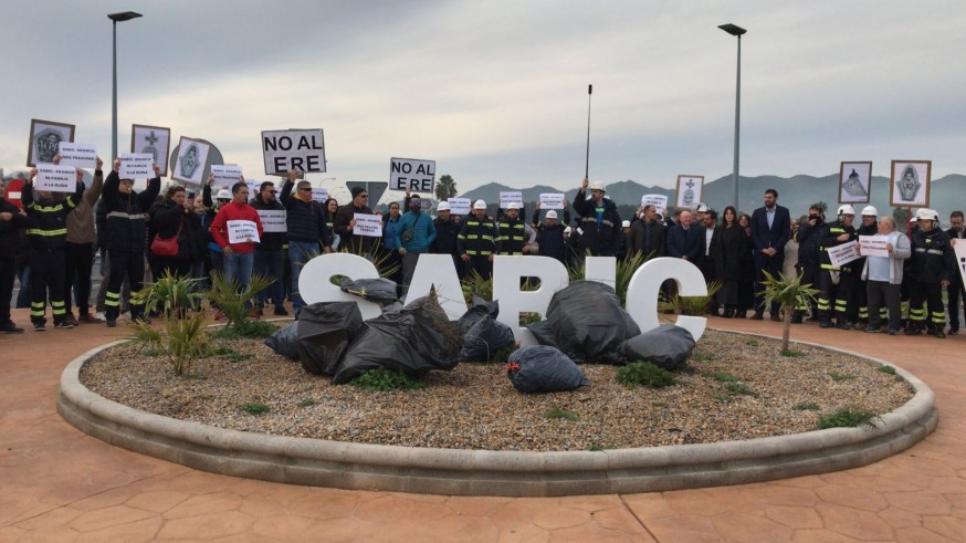 Industria convoca una reunión clave en Madrid para evitar el cierre de Sabic en Cartagena