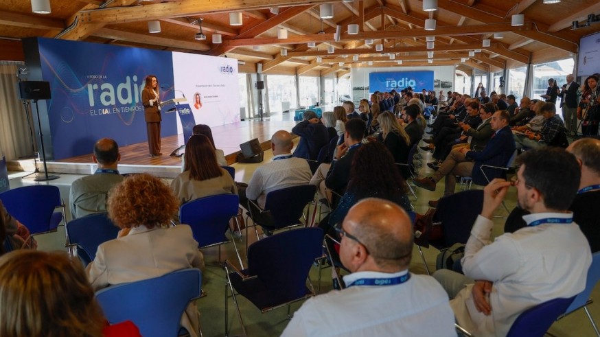 Las radios autonómicas reclaman garantizar la radio terrestre en coches y móviles