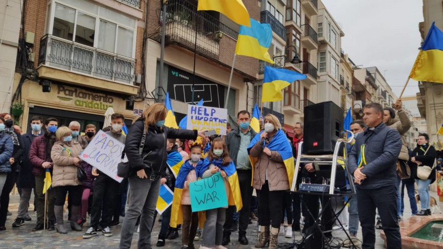 Ucranianos se concentran en Cartagena pidiendo que pare la guerra