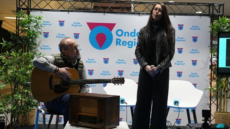 Nos visitan la cantante Ada Ulises acompañada por el guitarrista José Carlos Rico