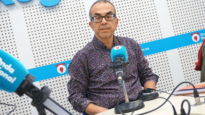 Federico Montalbán, coordinador de EAPN Región de Murcia, nos presenta su novela 'Mari contra la pobreza', ilustrado por Laia Domènech