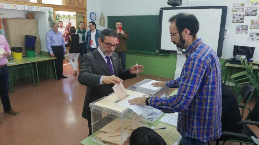 Francisco Jiménez, en el momento de su votación