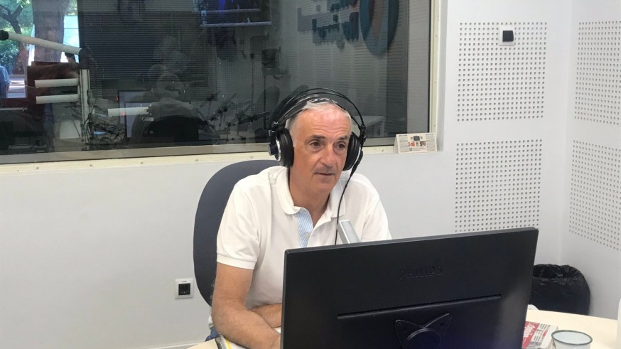 Joaquín Azparren dirige el informativo de la mañana