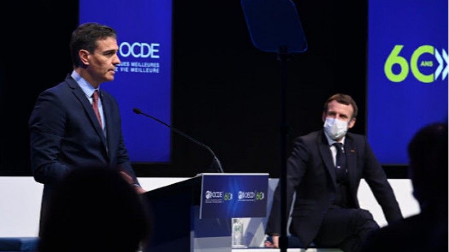Sánchez junto a Macron el pasado lunes en el aniversario de la OCDE en París