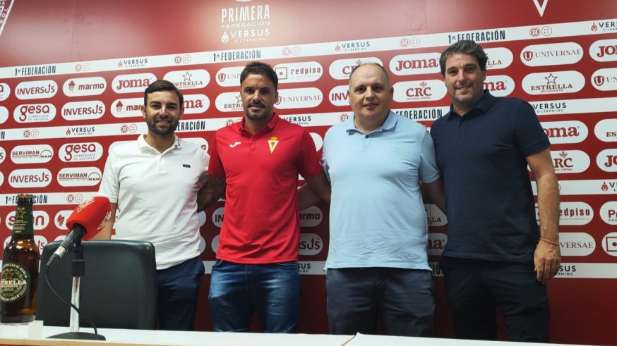 Pedro León: "El Real Murcia me necesita en el campo; no me puedo ir así"