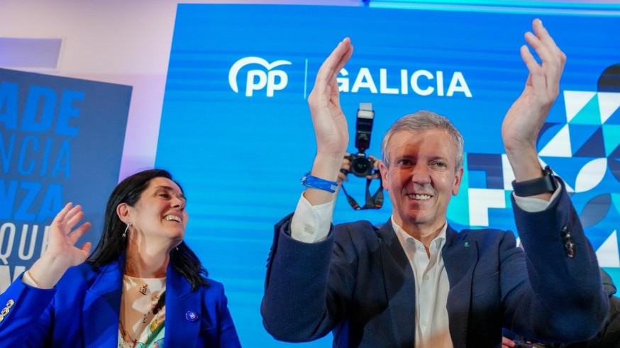 El PP retiene la mayoría absoluta en Galicia, aunque se deja 2 escaños