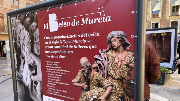 PLAZA PÚBLICA. Homenaje a la tradición artesana del belén en la plaza del Romea de Murcia