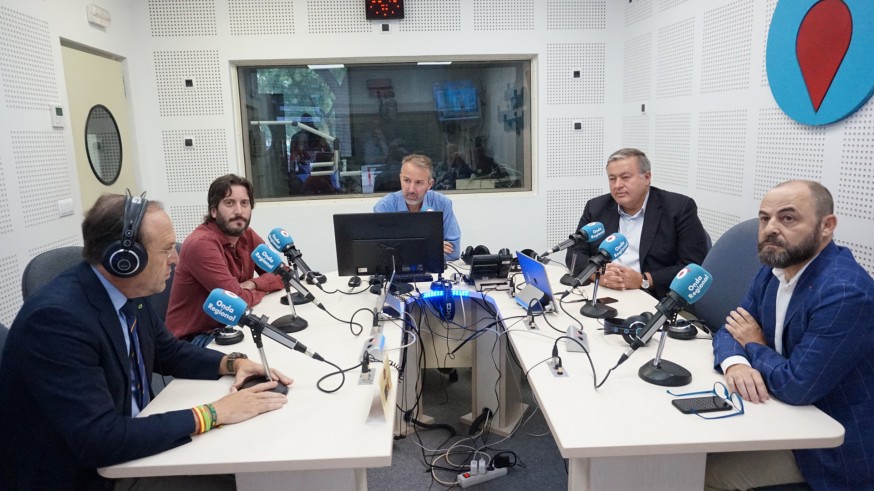 Tertulianos de este viernes en los estudios de la radio