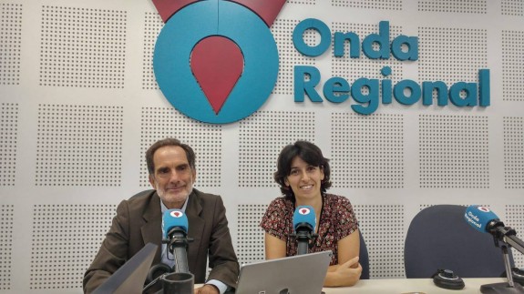 El hermano Martín Cuenca y Diana Casellas en Onda Regional 