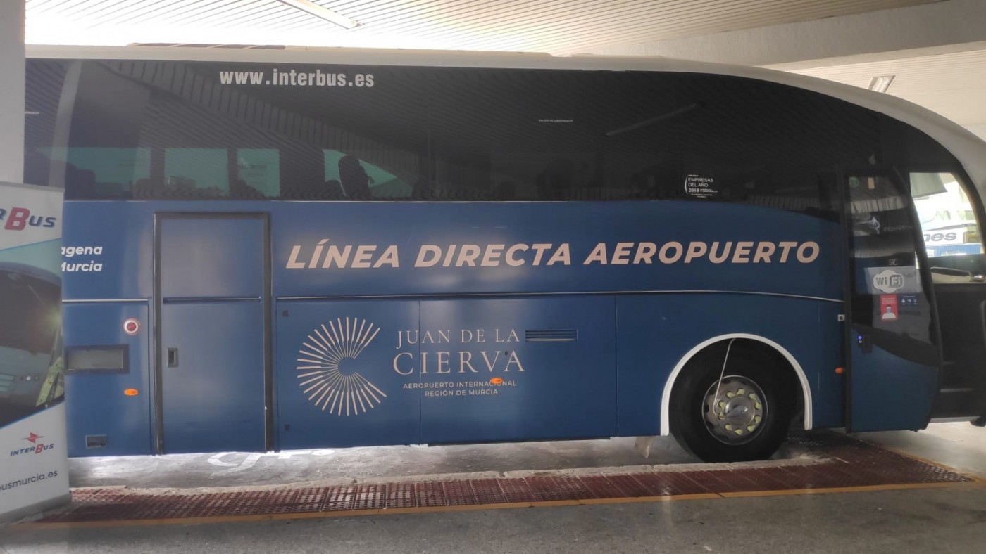 En autobús al aeropuerto Juan de la Cierva desde Murcia y Cartagena