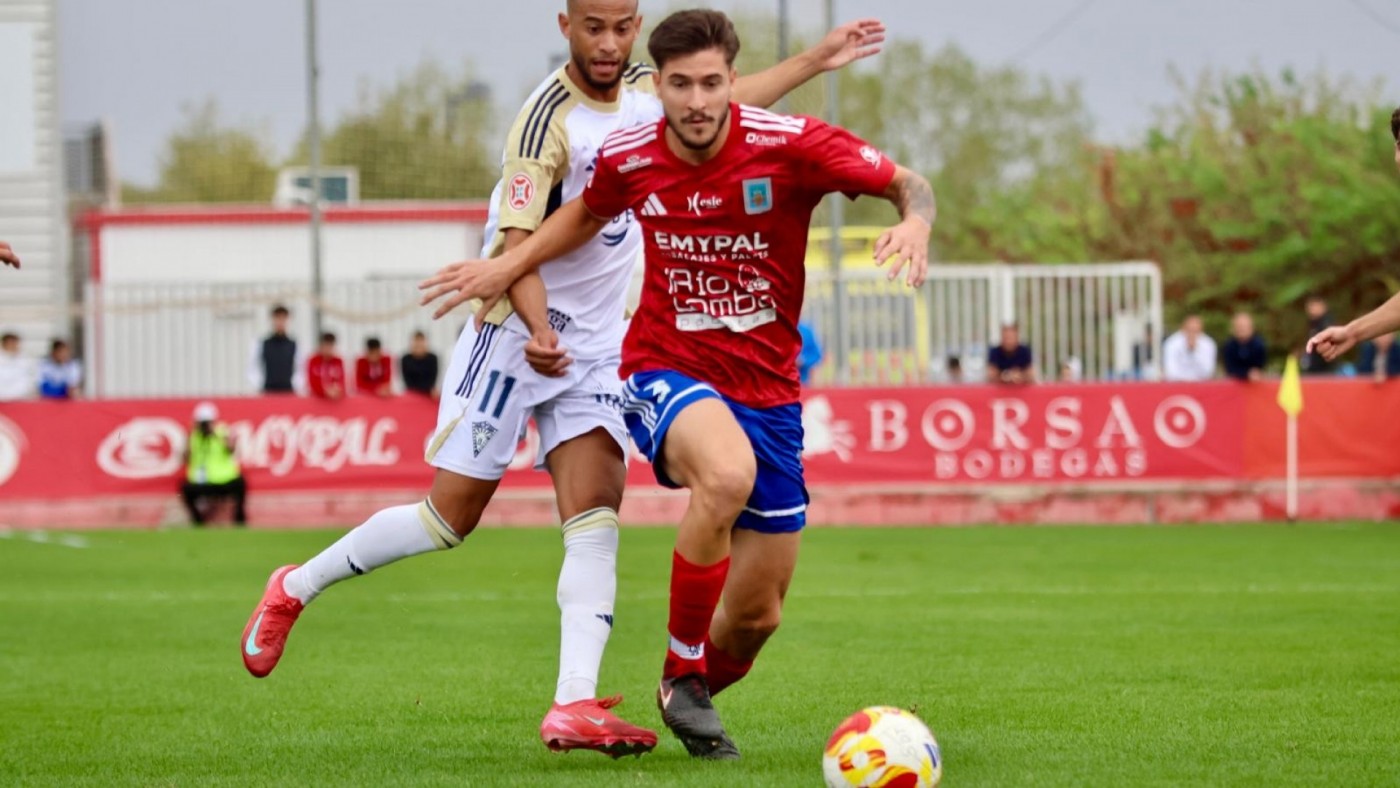 Chechu, el hermano pequeño de Toni Martínez, espera al Real Murcia en Tarazona