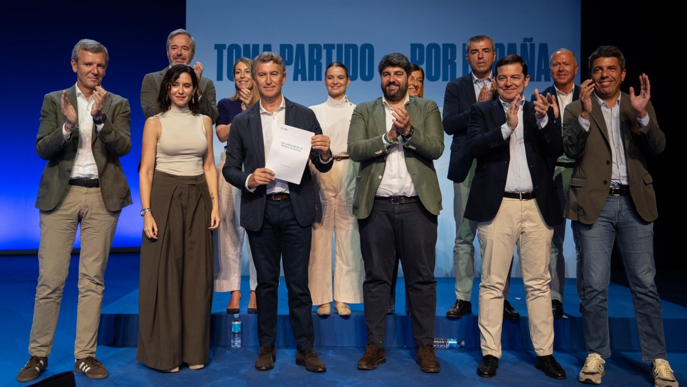 Feijóo compromete 40.000 millones en inversiones hídricas y fija en Murcia su discurso migratorio