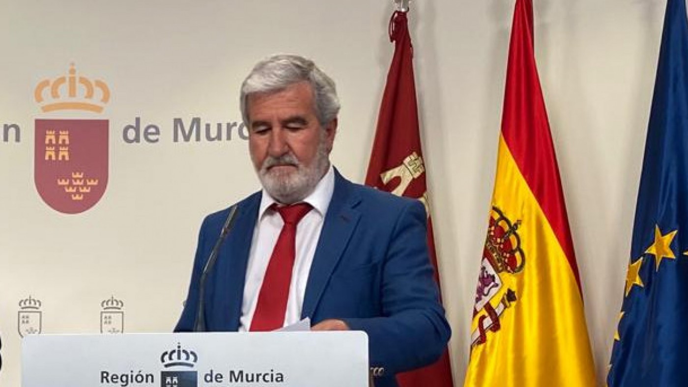 Santiago Martínez en rueda de prensa tras entrevistarse con López Miras.
