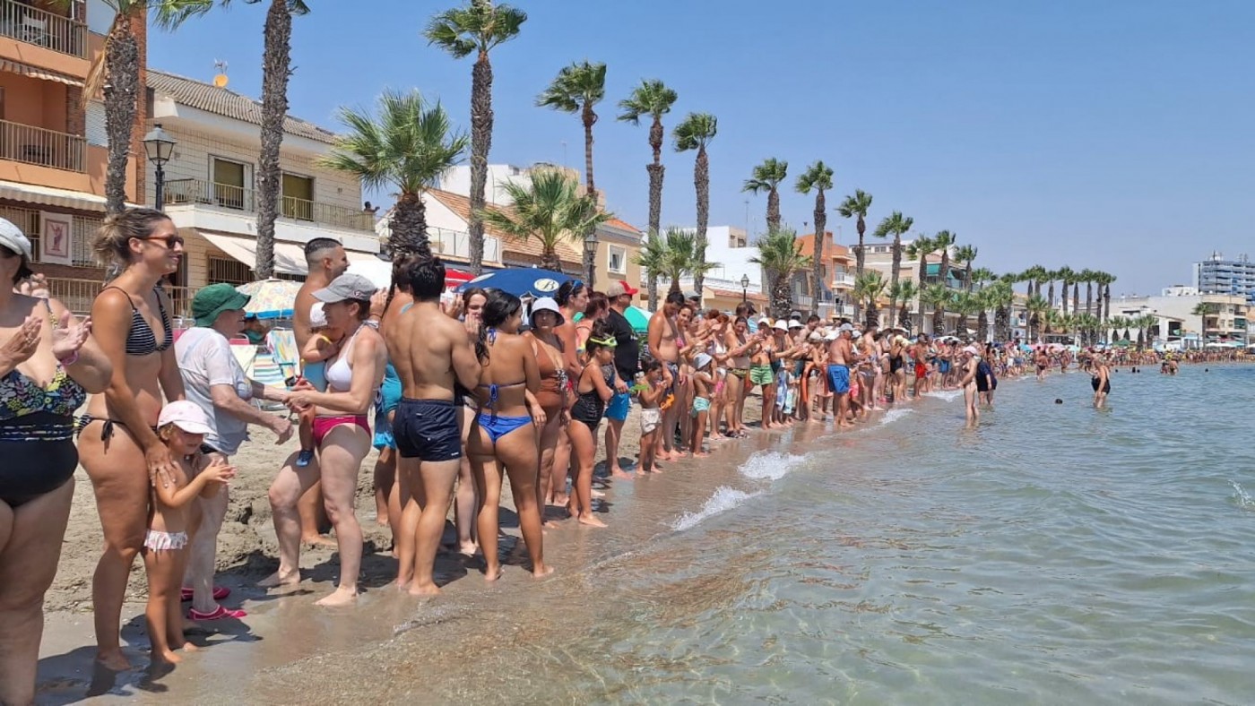 Multitudinario 'abrazo' al Menor por quinto año consecutivo
