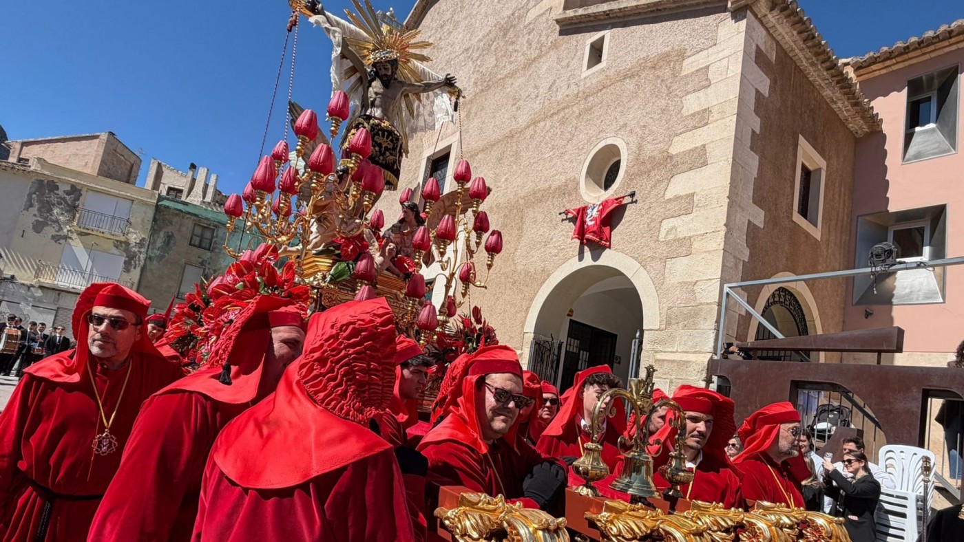 5.000 nazarenos llenan Cieza en la procesión del Penitente