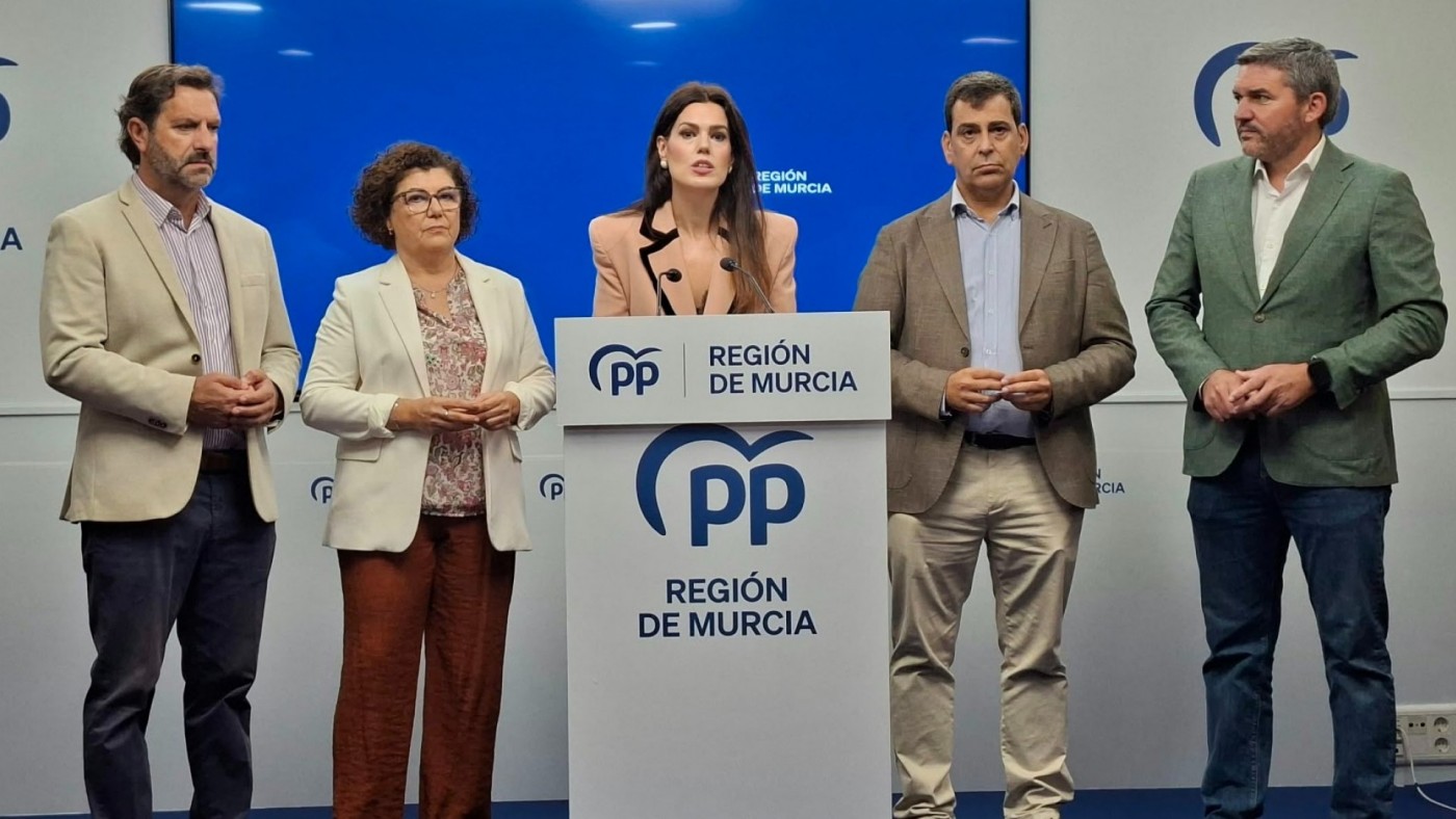 Diputados y senadores del PP, este martes en la sede del partido en Murcia. PP