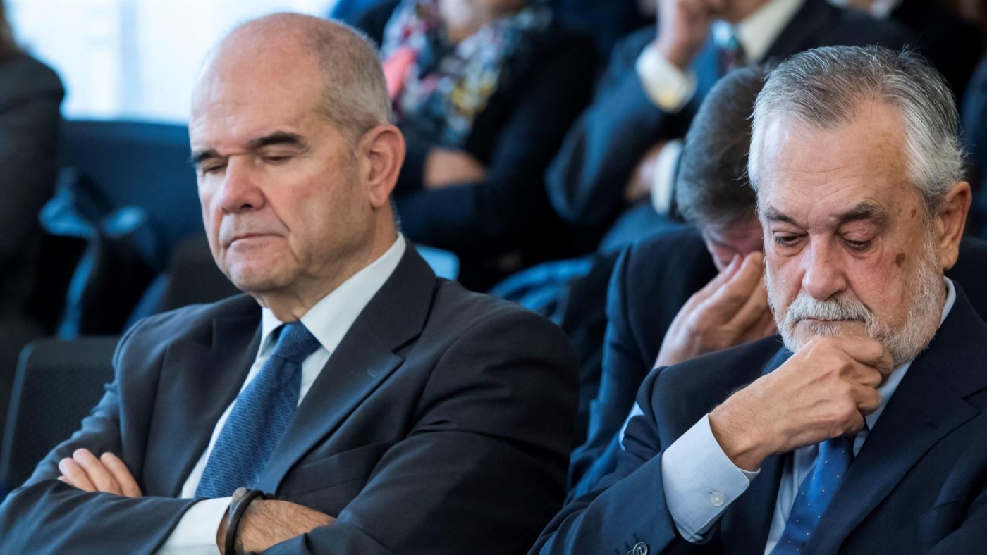 El Constitucional exonera toda la malversación de Griñán y parte de la prevaricación de Chaves por los 'ERE'