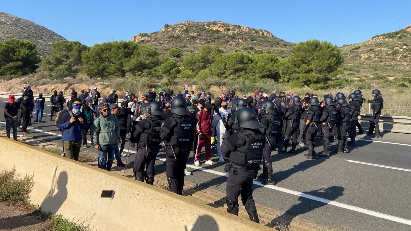 El Valle de Escombreras sigue bloqueado por la huelga del metal, que suma cuatro detenidos